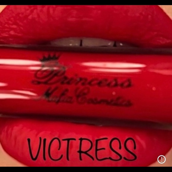 Matte Liquid Lipstick in ”Victress” - Picture 3 of 3